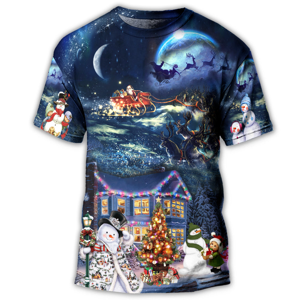 S Christmas Santa Claus Family In Love Light Art Style - Round Neck T-shirt - Owls Matrix LTD