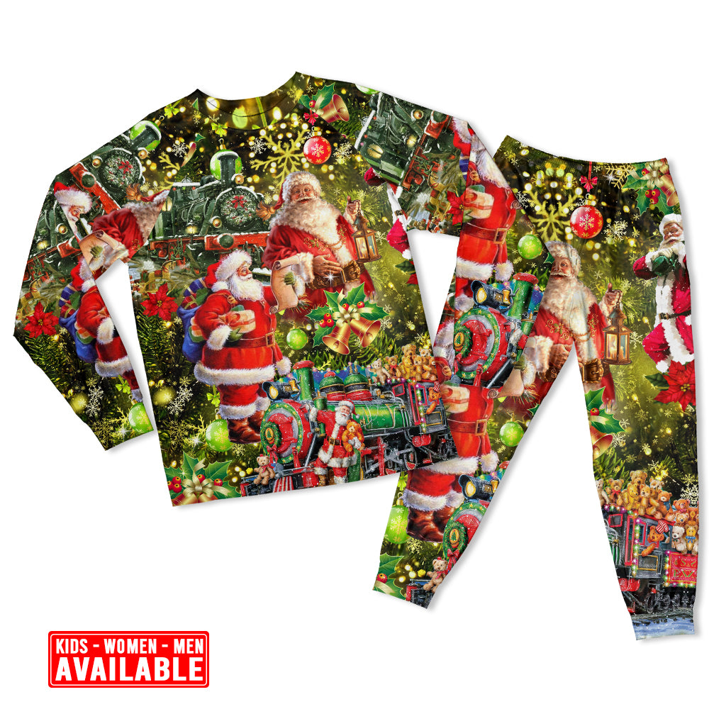 Women / S Christmas Xmas Santa Is Coming To You - Pajamas Long Sleeve - Owls Matrix LTD
