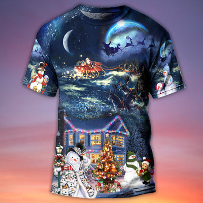 Christmas Santa Claus Family In Love Light Art Style - Round Neck T-shirt - Owls Matrix LTD