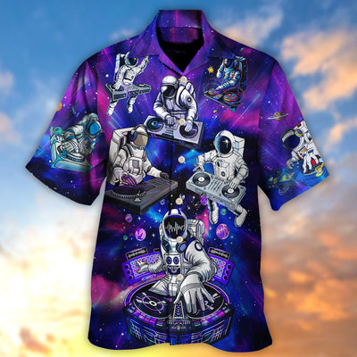 DJ Astronaut Live On Stage Galaxy - Hawaiian Shirt - Owls Matrix LTD