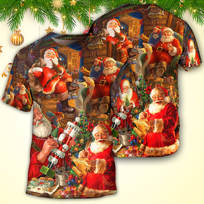 Christmas Funny Santa Claus Gift Xmas Is Coming Art Style - Round Neck T-shirt - Owls Matrix LTD