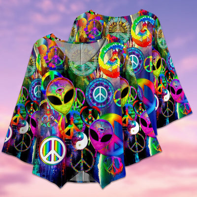 Hippie Alien Amazing Style - V-neck T-shirt - Owls Matrix LTD