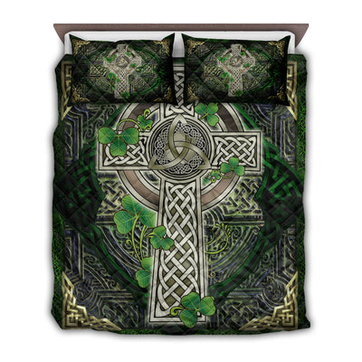 TWIN ( 50 x 60 INCH ) Irish Shamrock Celtic Cross - Quilt Set - Owls Matrix LTD