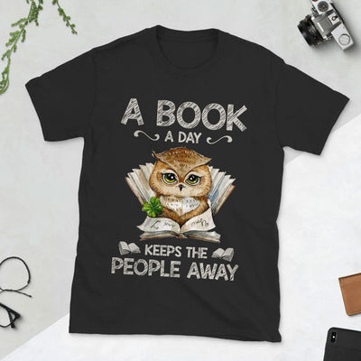 Owl A Book A Day Keeps Reality Away THGB1904002Y Dark Classic T Shirt